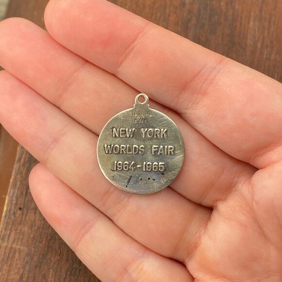 Vintage cWc 925 Sterling Silver "New York World Fair 1964-1965" Pendant Charm - Picture 2 of 3